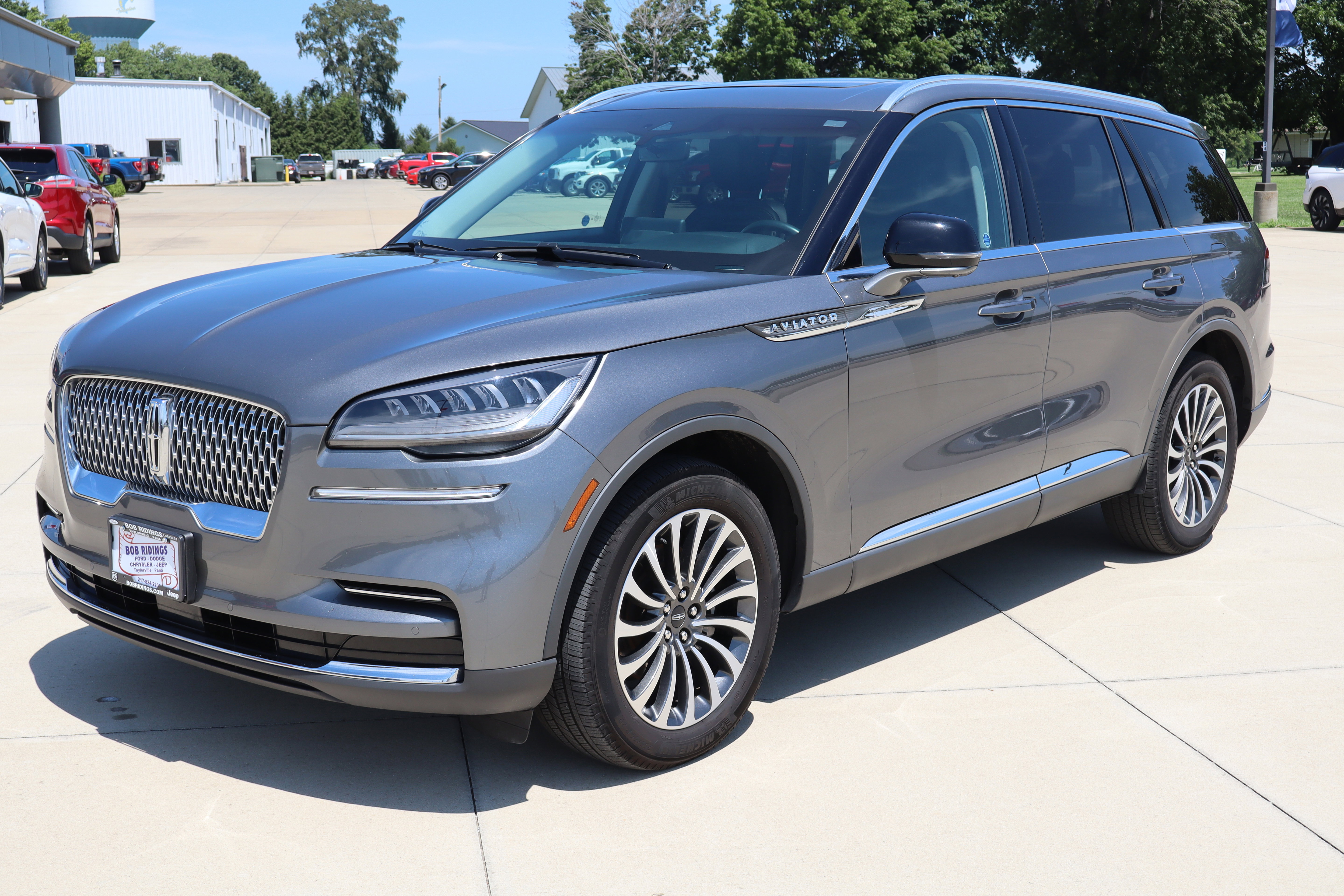 Used 2023 Lincoln Aviator Reserve AWD/4WD image 2