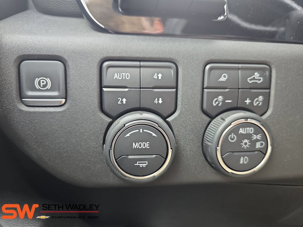 Used 2024 Chevrolet Silverado 2500 High Country w/ High Country Premium Package AWD/4WD image 26