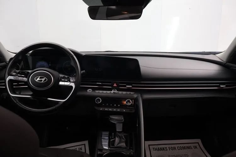 Used 2025 Hyundai Elantra SEL FWD image 15