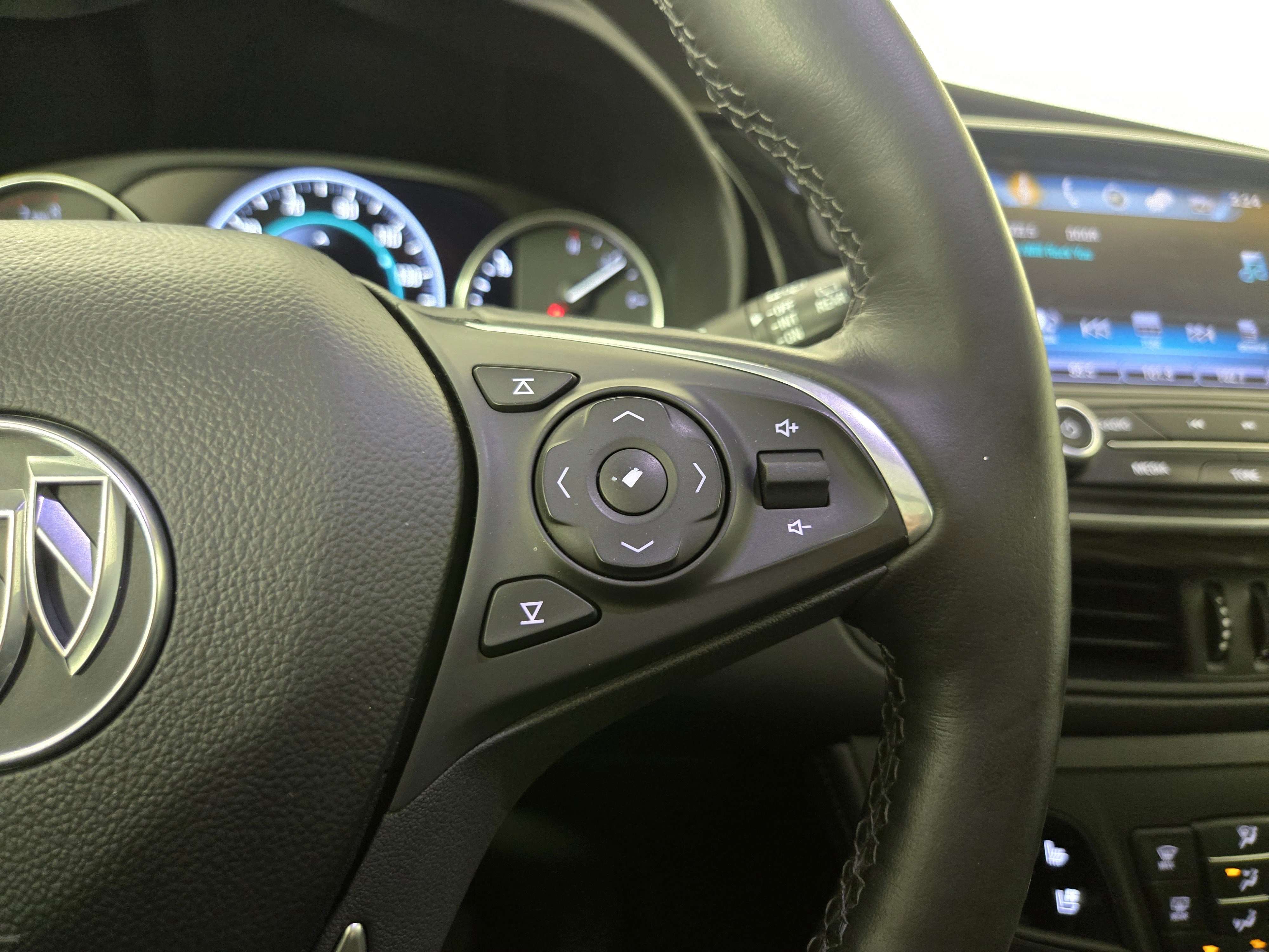 Used 2020 Buick Envision Premium w/ Driver Confidence Package AWD/4WD image 16