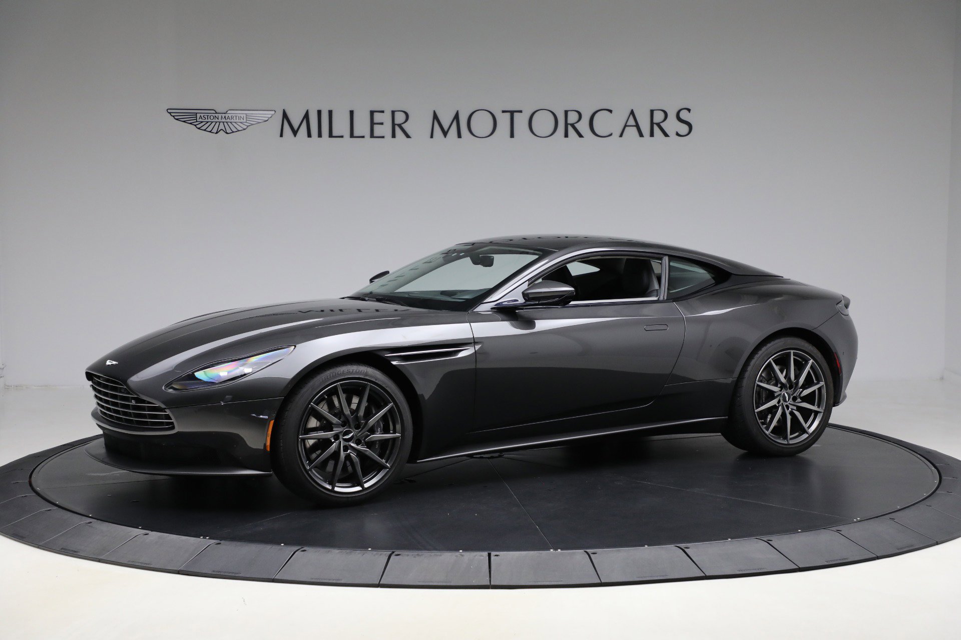 Used 2019 Aston Martin DB11 V8 image 2