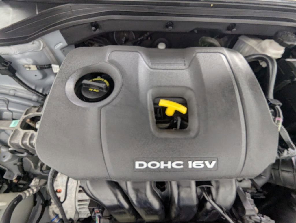 Used 2017 Hyundai Elantra SE image 12