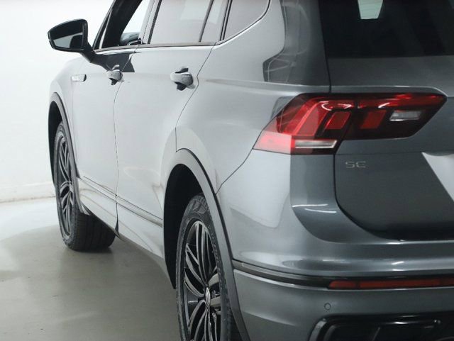Used 2022 Volkswagen Tiguan SE R-Line image 41