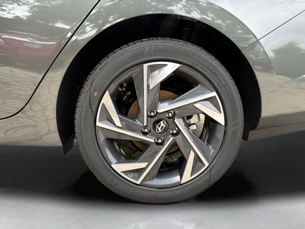 Used 2025 Hyundai Elantra Sport FWD image 9