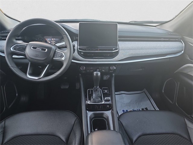 Used 2024 Jeep Compass Latitude image 10