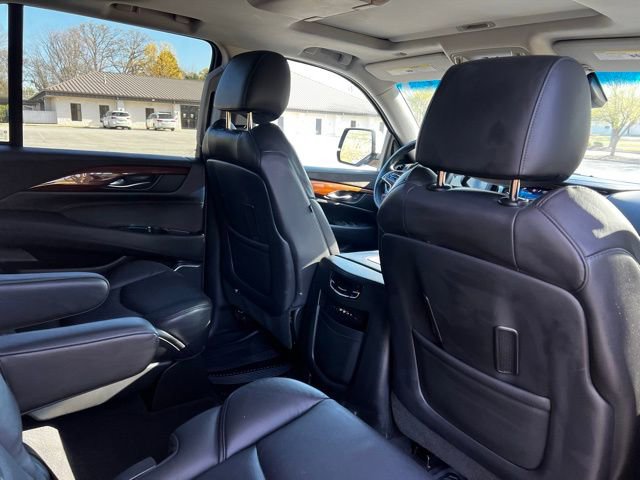 Used 2016 Cadillac Escalade Luxury AWD/4WD image 18