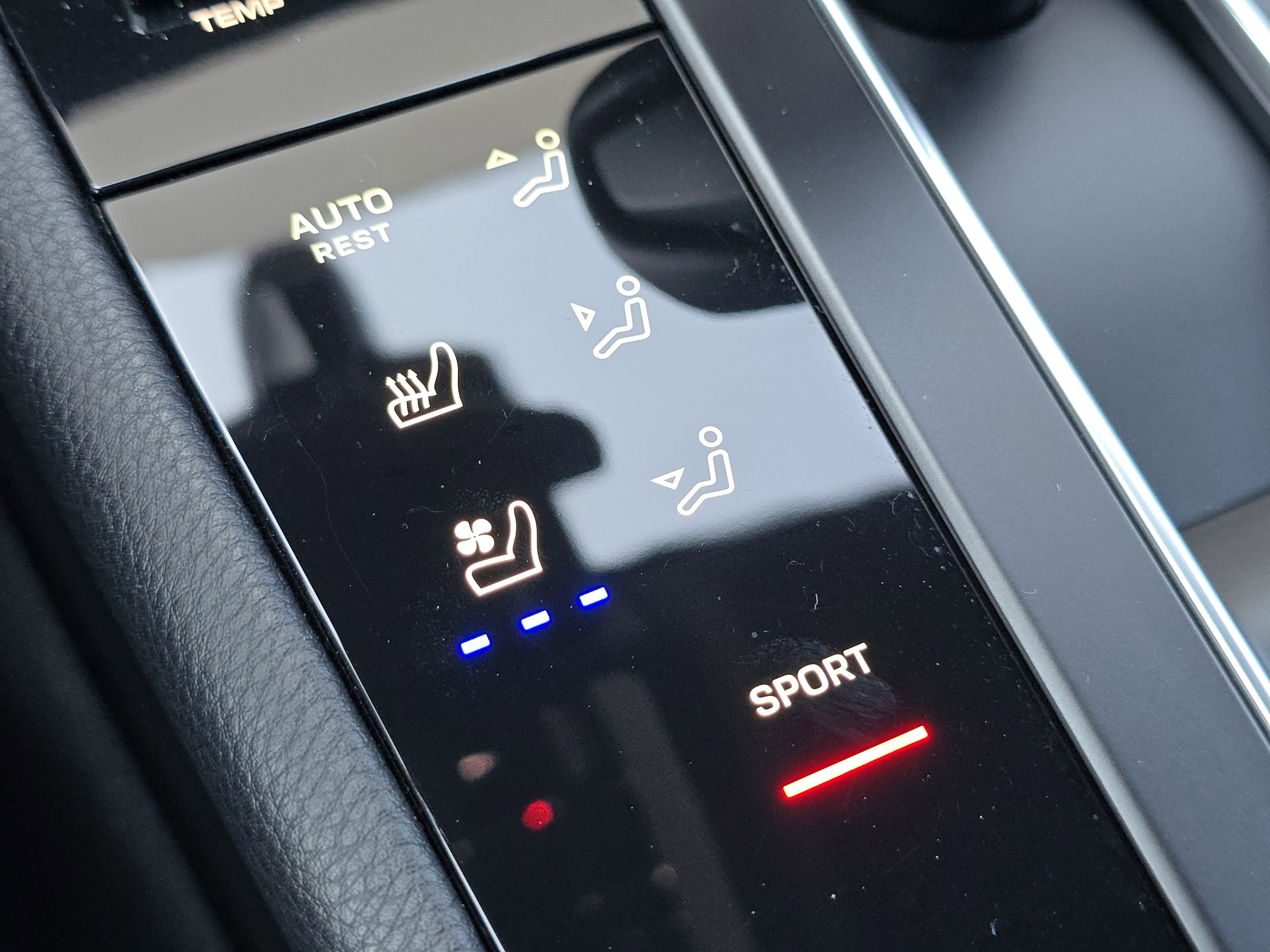 Certified 2025 Porsche Macan image 23