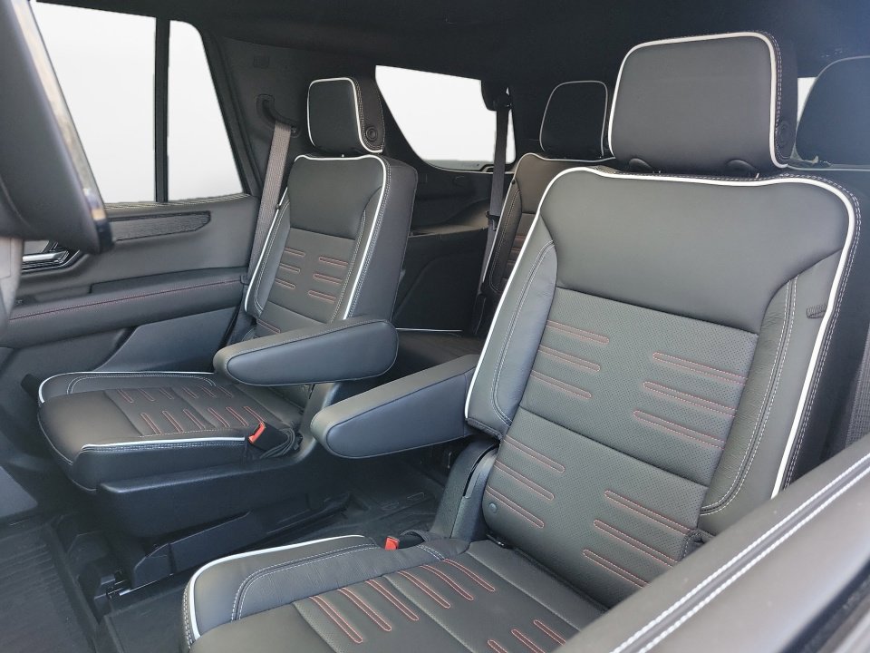 Used 2025 GMC Yukon AT4 Ultimate image 12