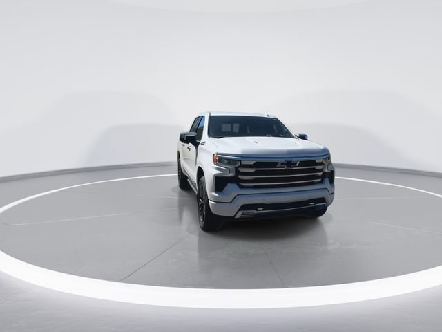 Used 2023 Chevrolet Silverado 1500 High Country w/ High Country Premium Package AWD/4WD image 3