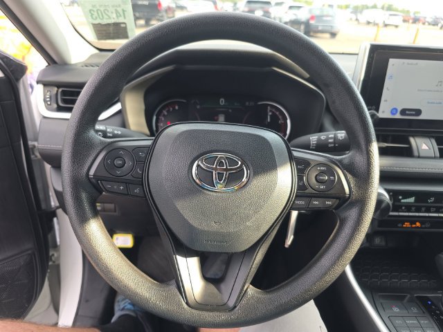 Used 2025 Toyota RAV4 LE AWD/4WD image 11