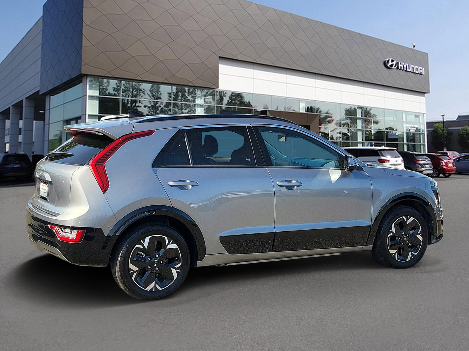 Used 2023 Kia Niro Wave FWD image 2