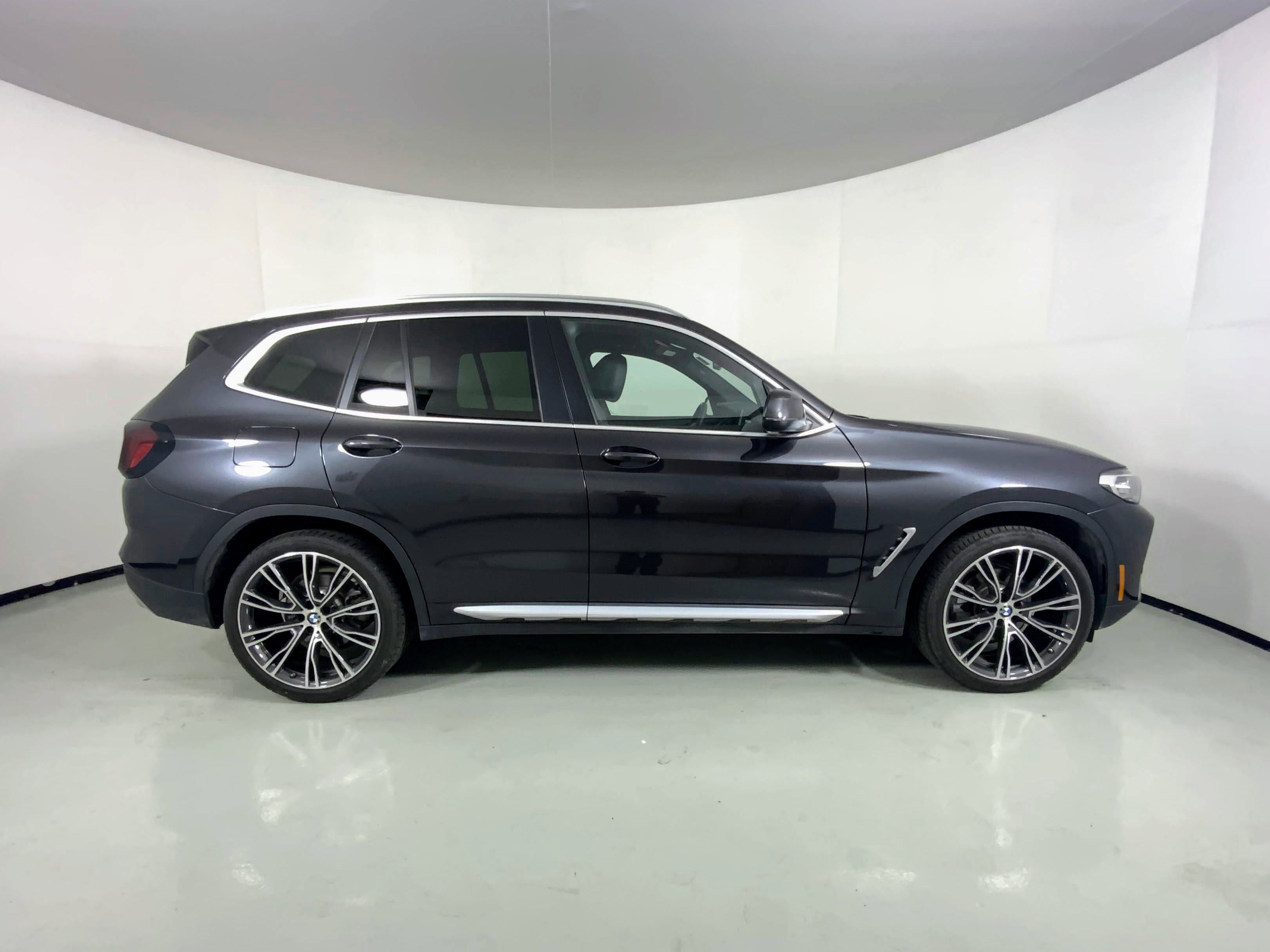 Used 2024 BMW X3 xDrive30i w/ Convenience Package w/ZPA image 3