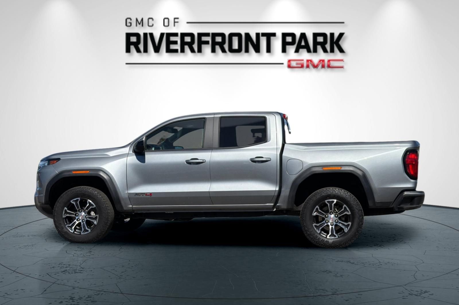 Used 2025 GMC Canyon AT4 w/ AT4 Premium Package AWD/4WD image 6