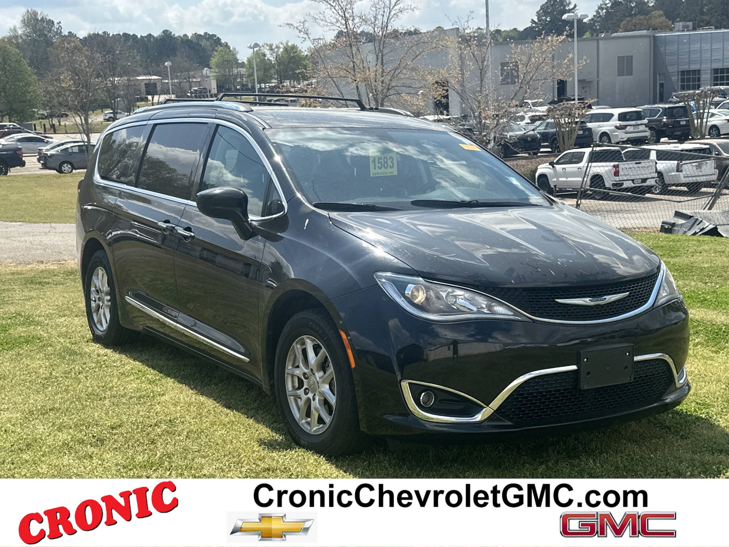 Used 2020 Chrysler Pacifica Touring-L FWD image 1