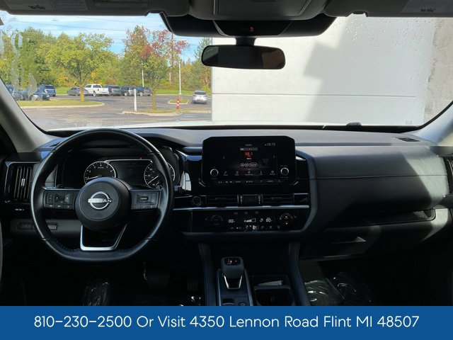 Used 2024 Nissan Pathfinder SV FWD image 17