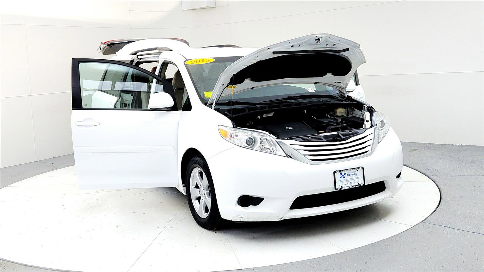 Used 2015 Toyota Sienna LE image 9