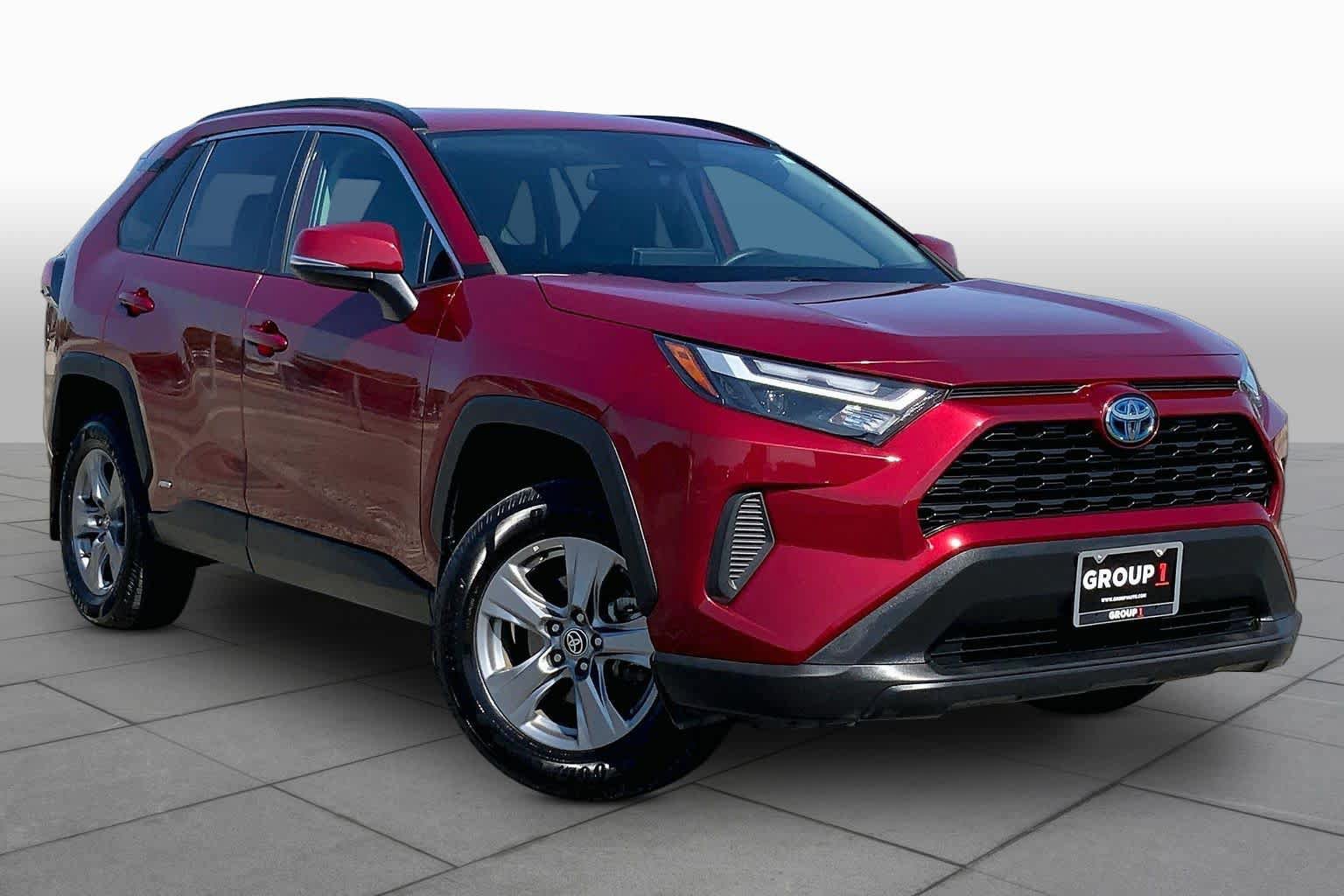 Used 2022 Toyota RAV4 XLE w/ Convenience Package AWD/4WD image 3