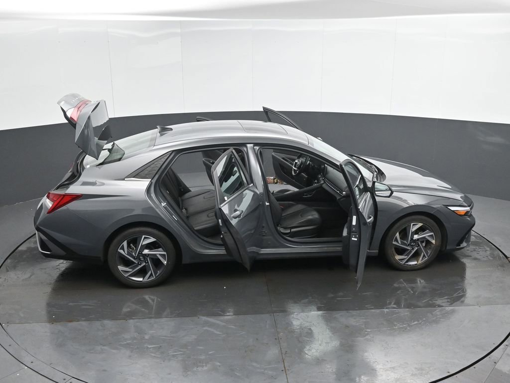 Used 2025 Hyundai Elantra Limited FWD image 51