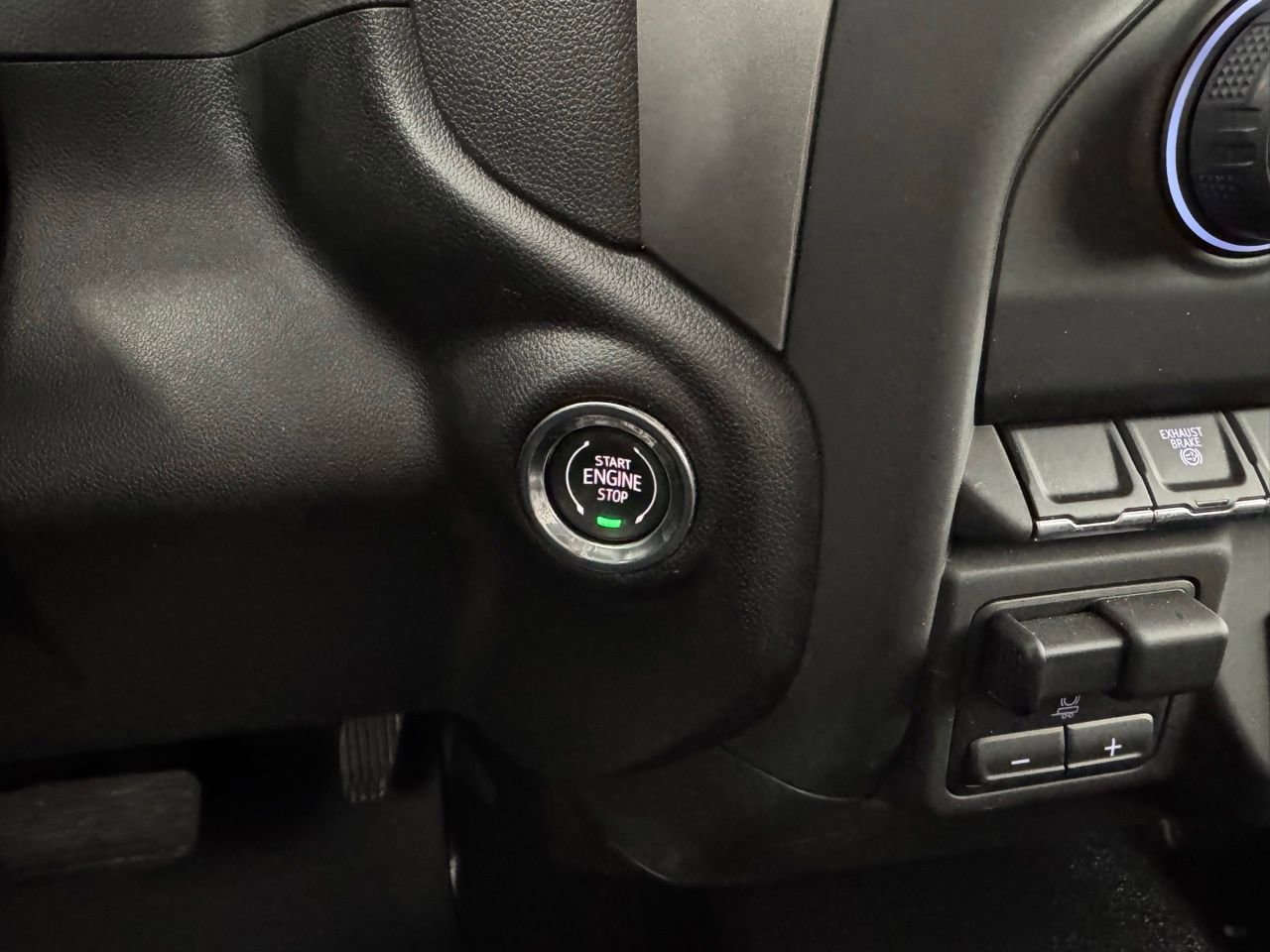 Used 2025 Chevrolet Silverado 3500 W/T image 18