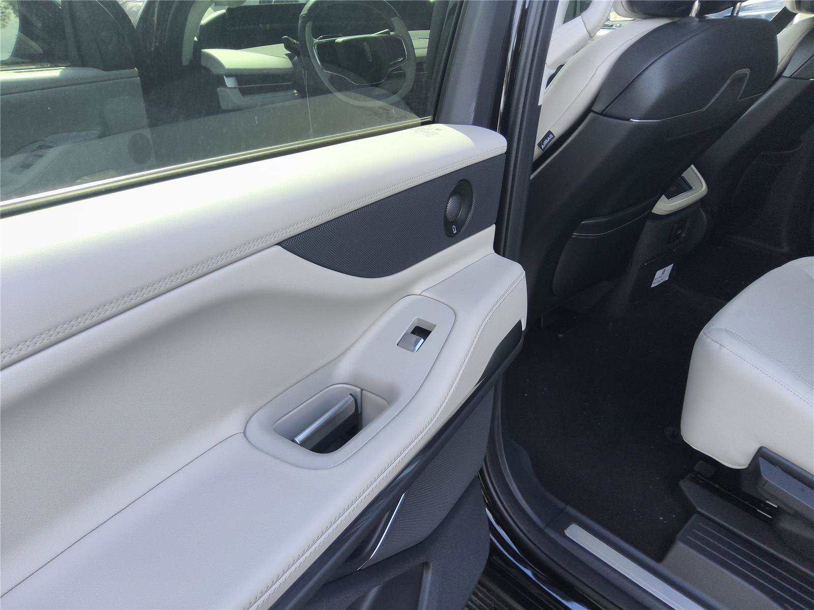 New 2026 Lincoln Navigator L Premier AWD/4WD image 16
