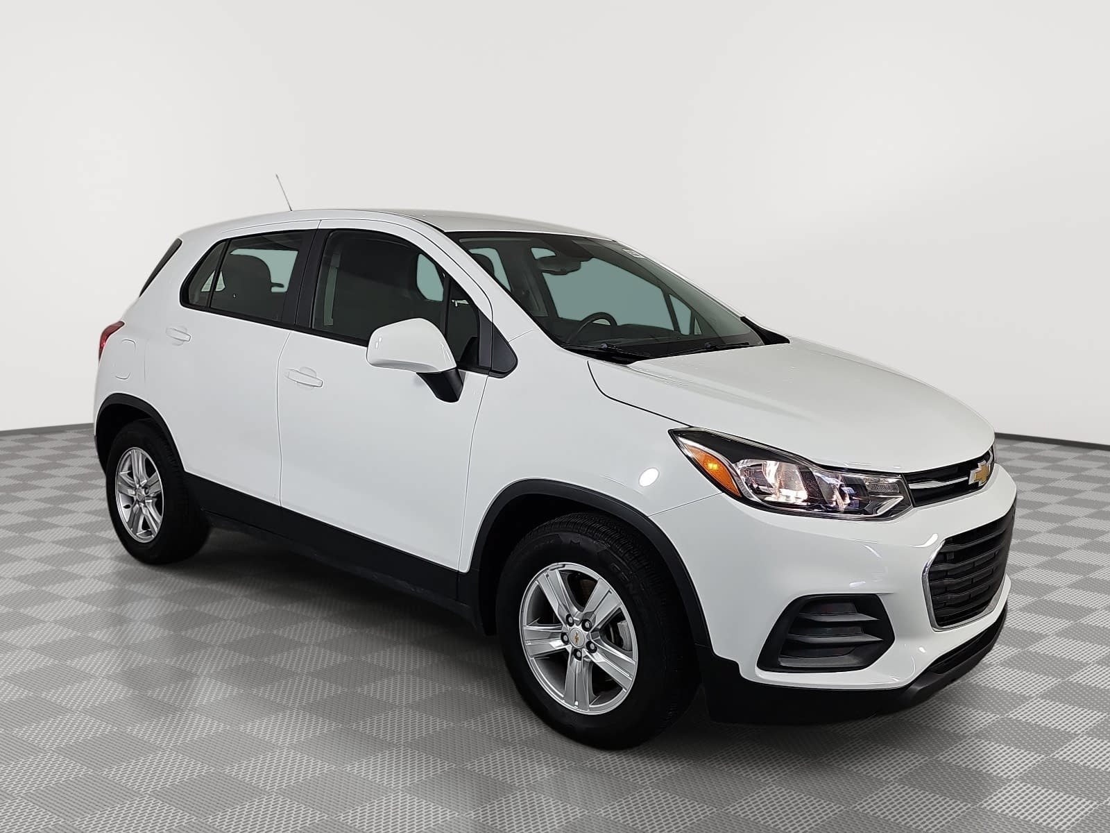 Used 2020 Chevrolet Trax LS FWD image 2