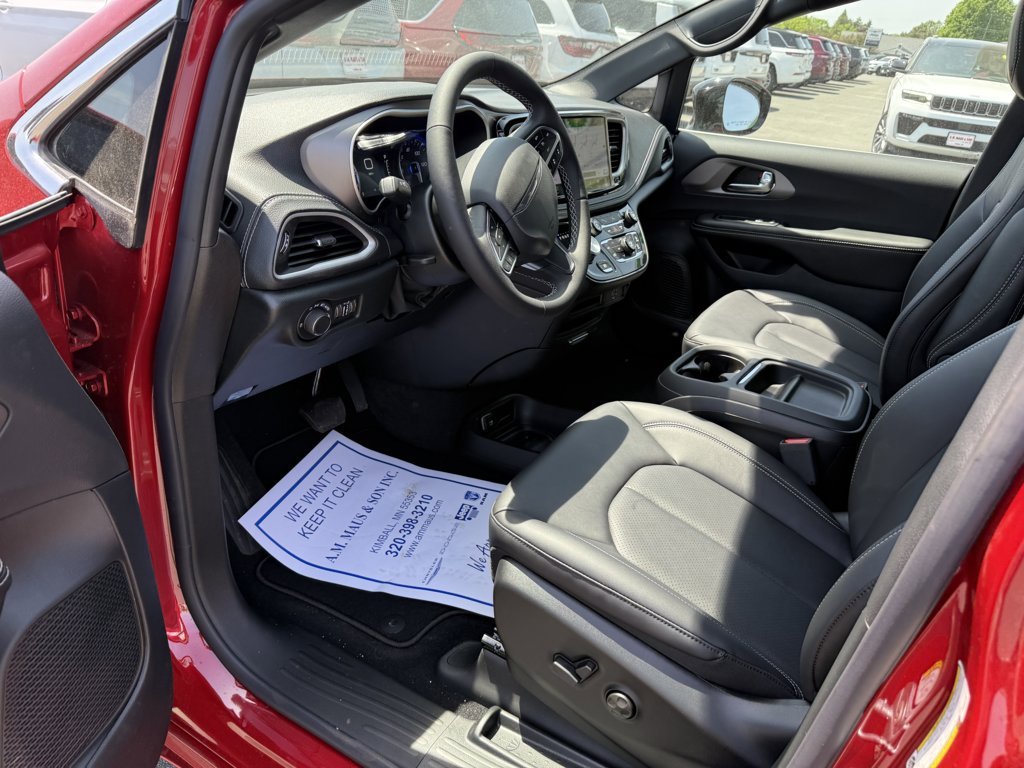 New 2027 Chrysler Pacifica Select AWD/4WD image 24
