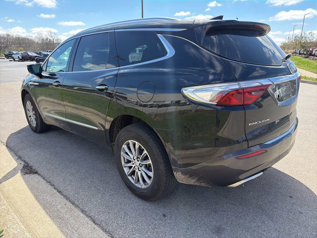 Used 2023 Buick Enclave Essence image 4