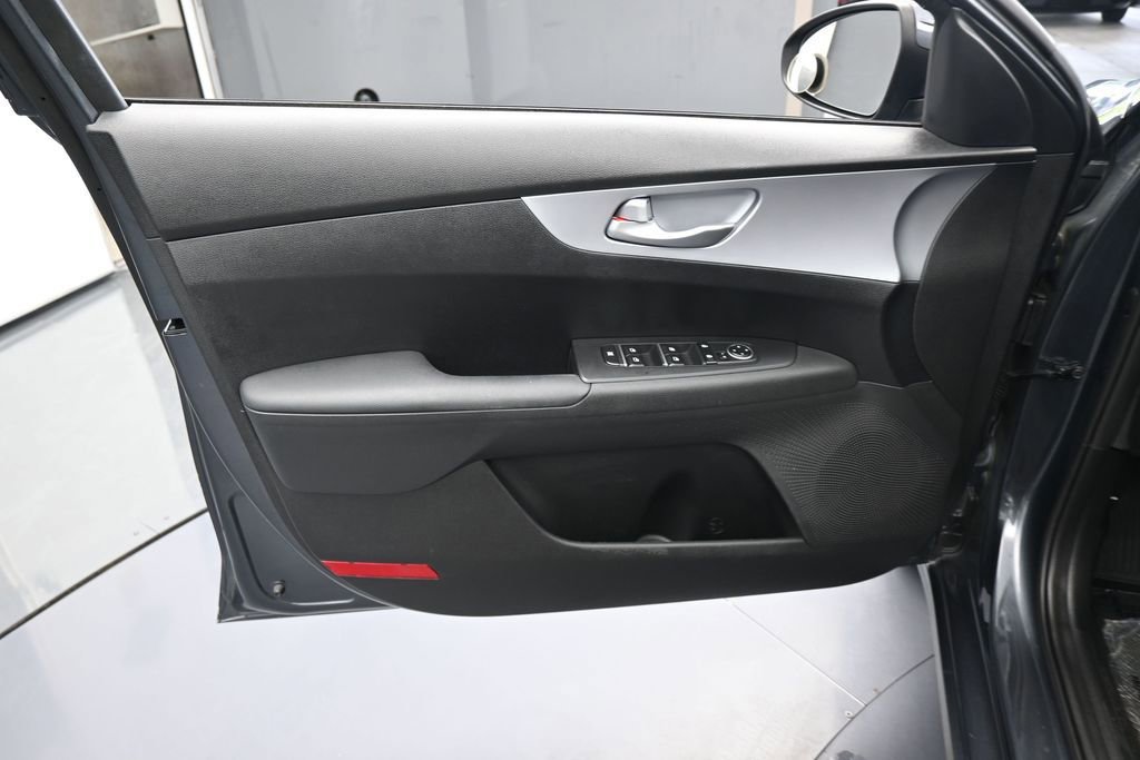 Used 2023 Kia Forte LXS w/ LXS Technology Package FWD image 12