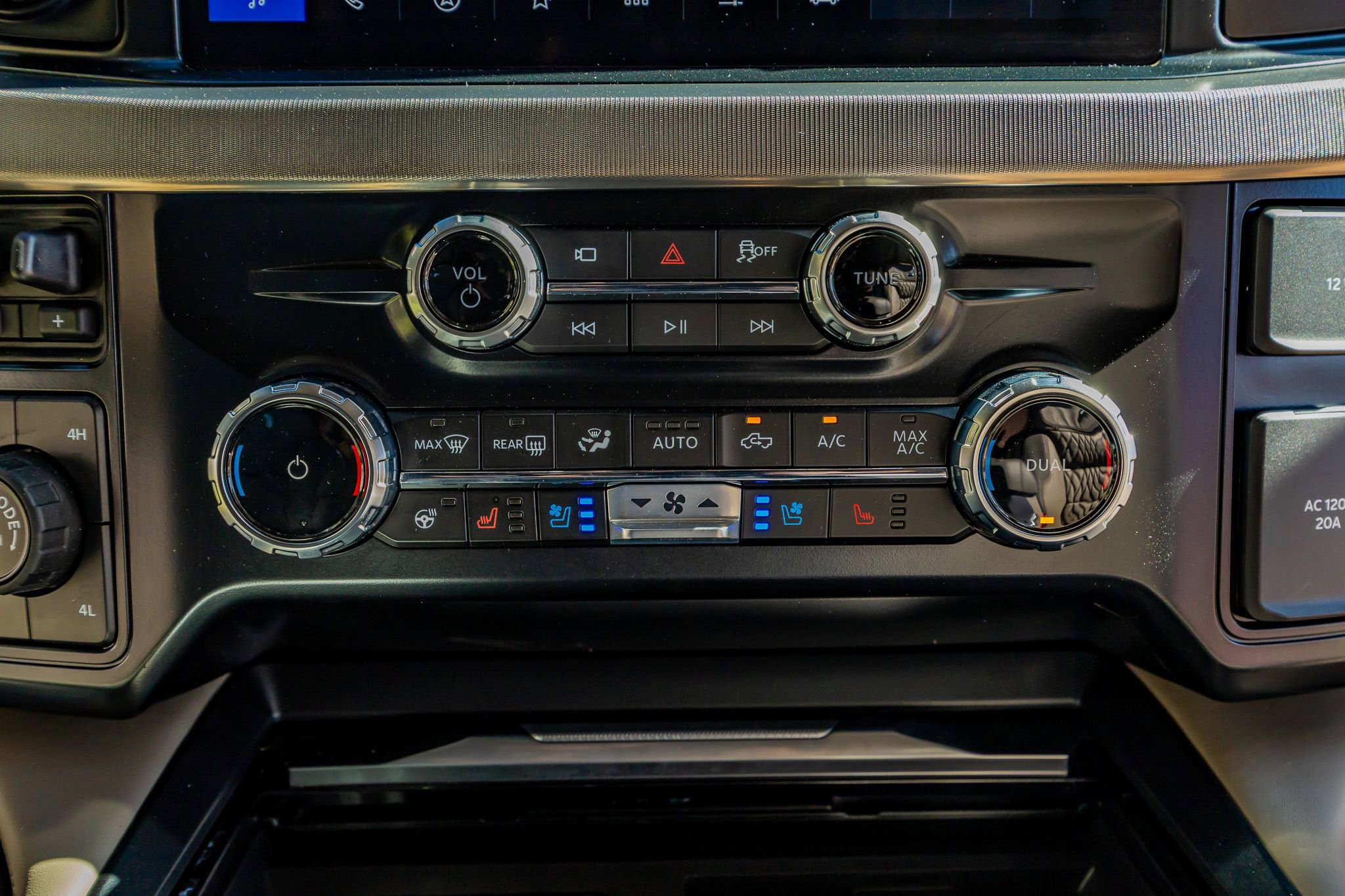 Used 2026 Ford F350 Platinum w/ Platinum Plus Package AWD/4WD image 28