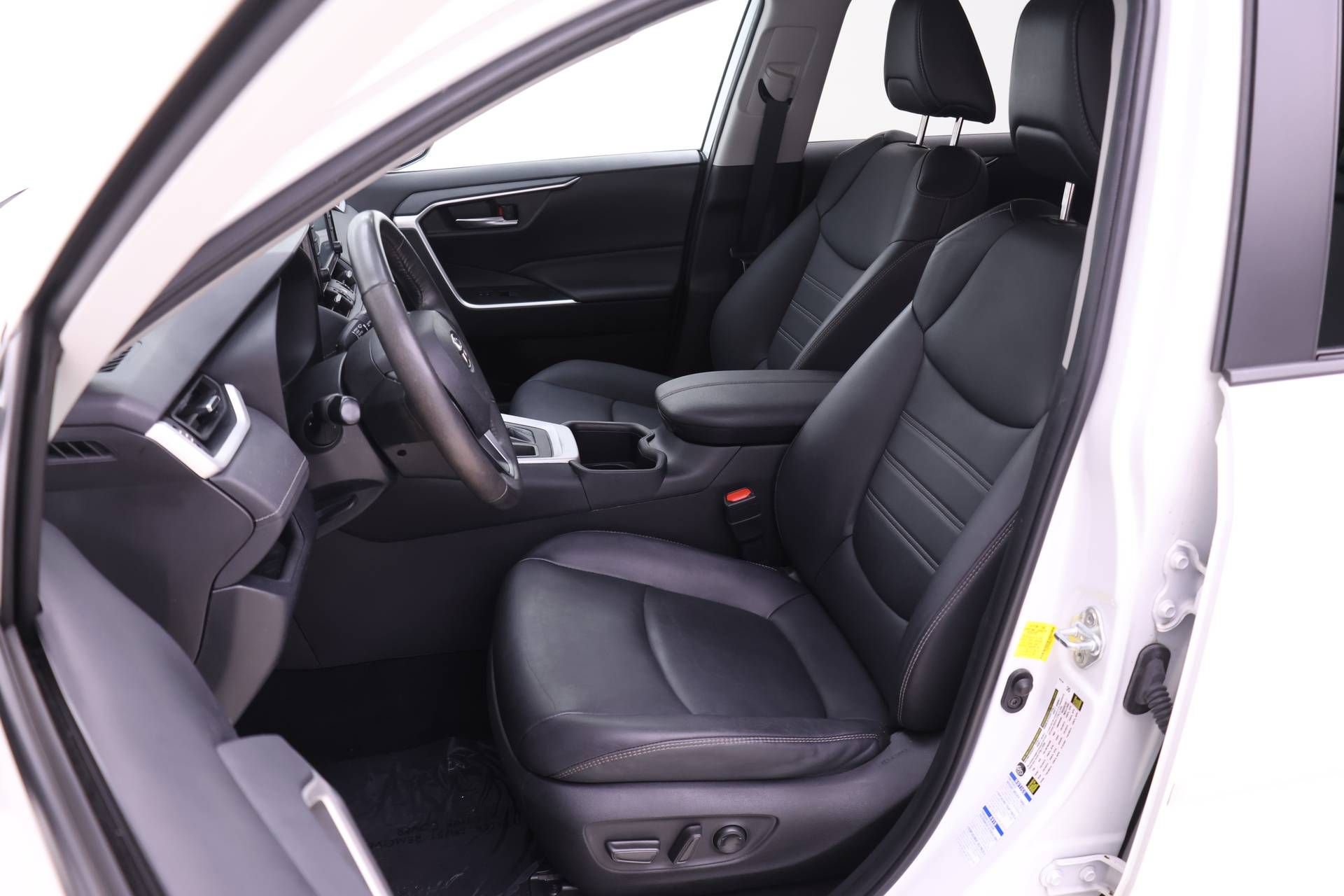 Certified 2022 Toyota RAV4 XLE Premium image 4