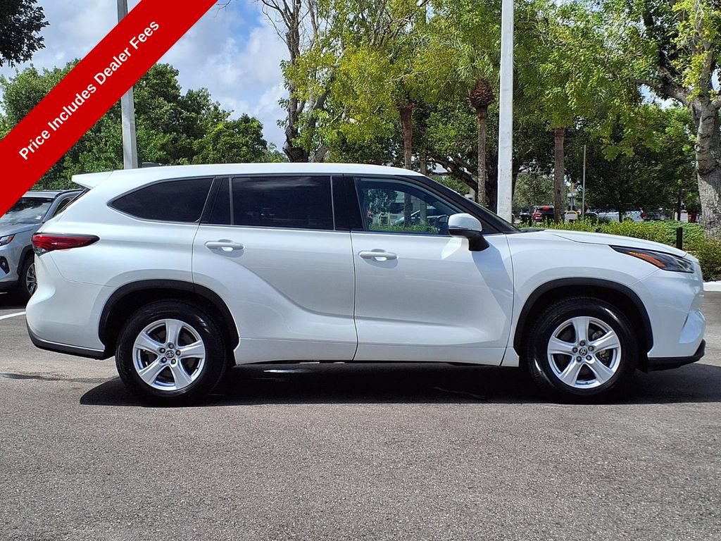 Used 2022 Toyota Highlander LE FWD image 9