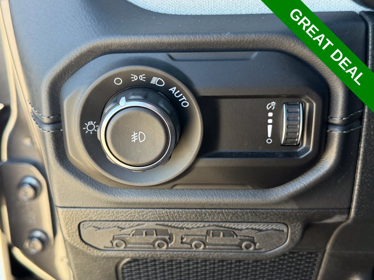 Used 2026 Jeep Wrangler Unlimited Sahara AWD/4WD image 21