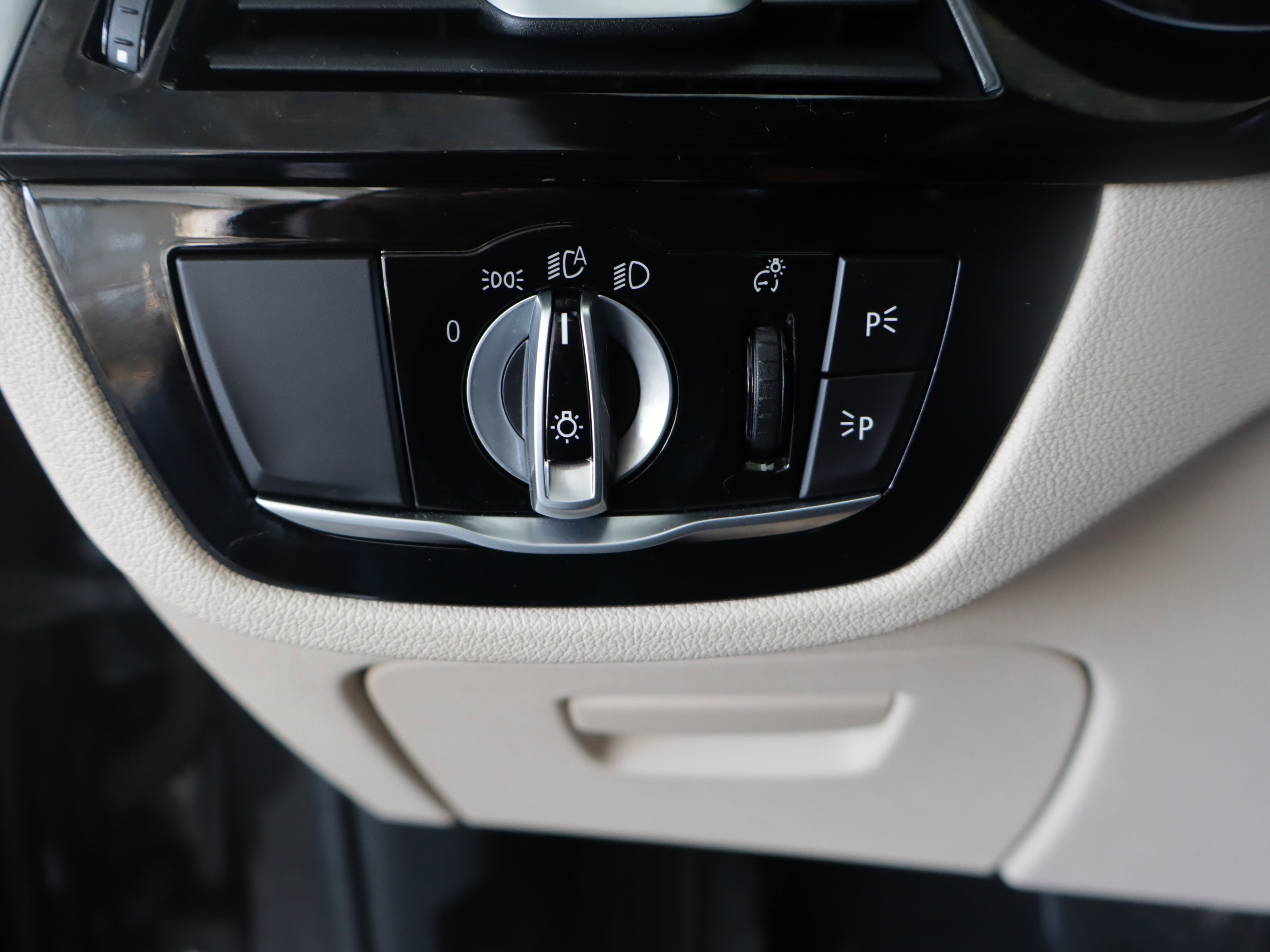 Used 2019 BMW 530i xDrive w/ Convenience Package image 21