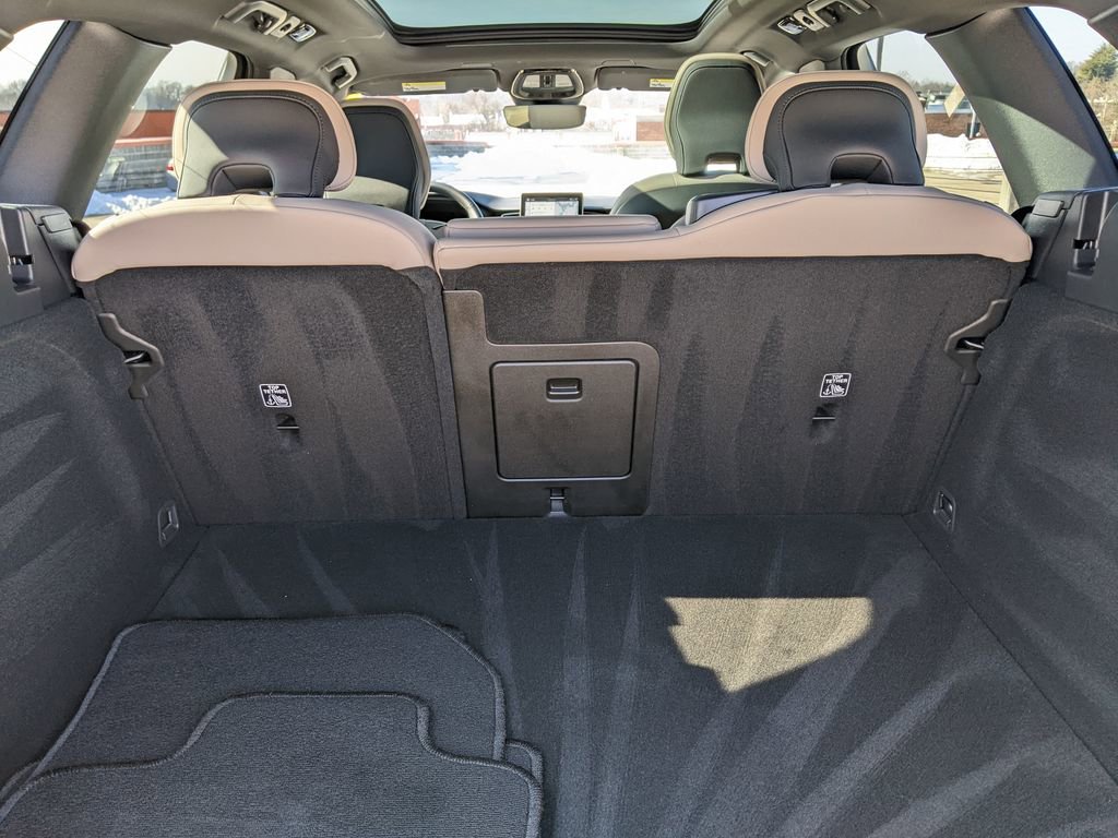 Certified 2026 Volvo XC60 B5 Core image 27