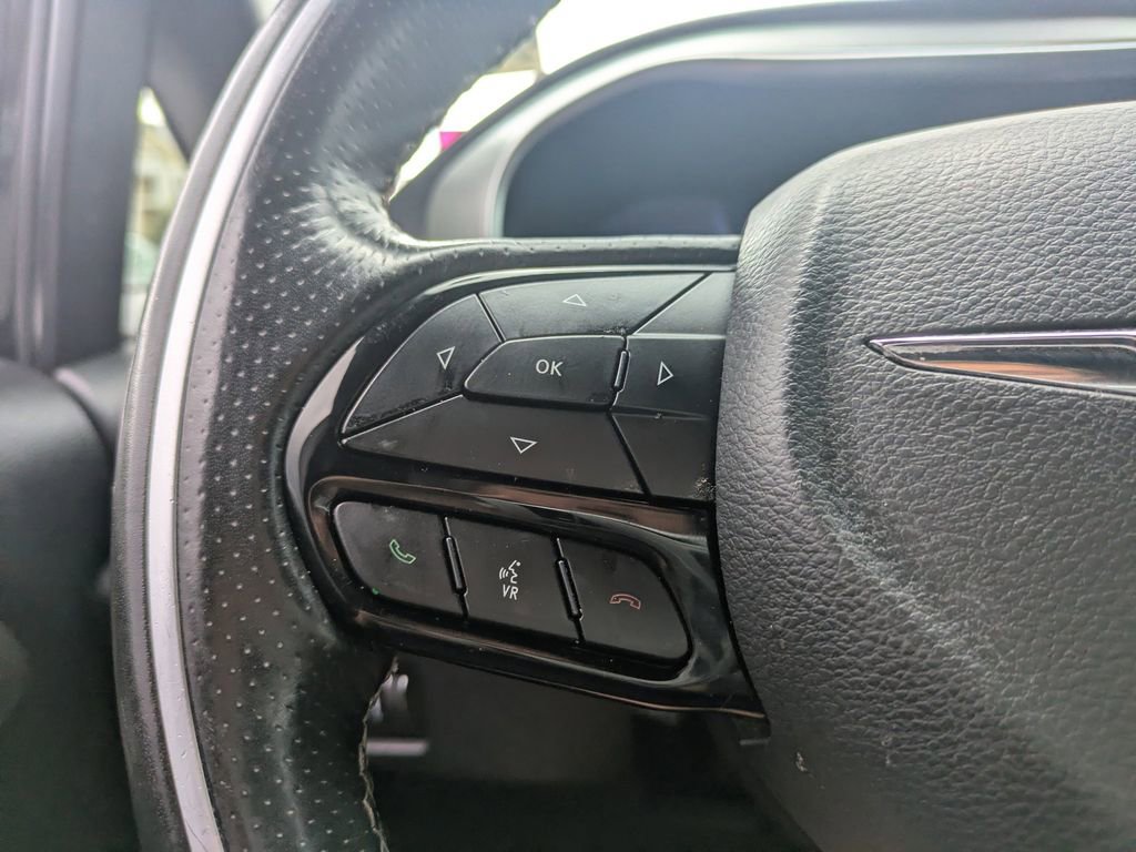 Used 2021 Chrysler Pacifica Limited w/ Uconnect Theater Family Group image 29