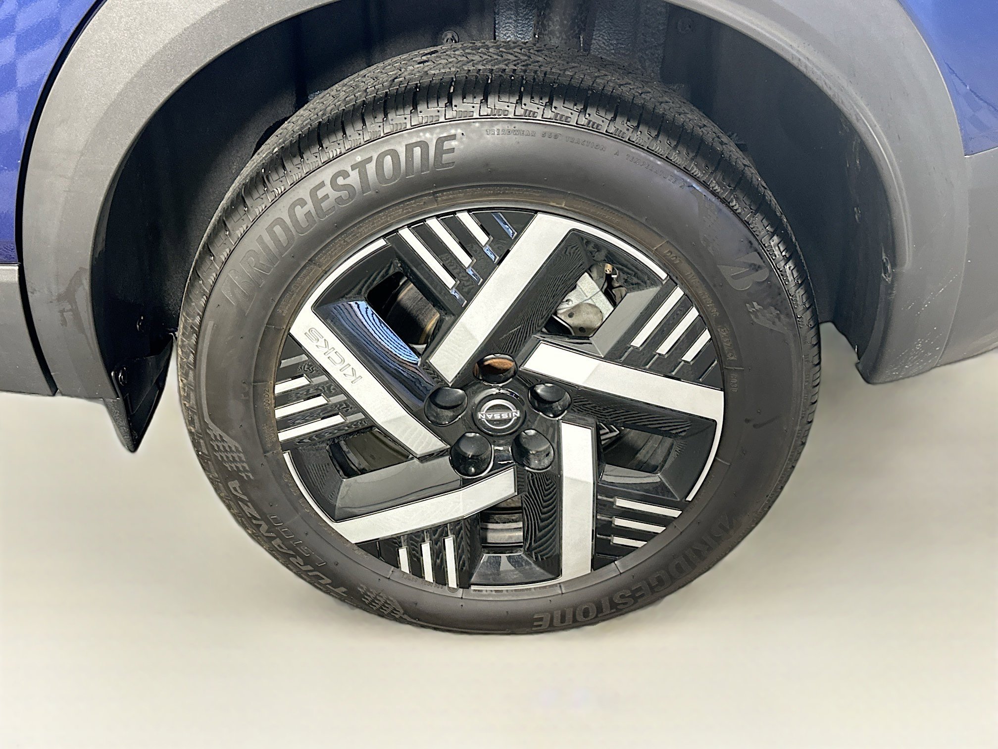 Used 2025 Nissan Kicks SV image 11