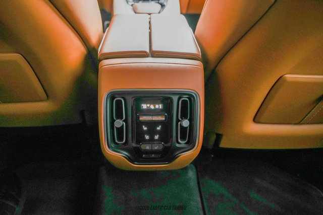 Used 2021 Aston Martin DBX image 36