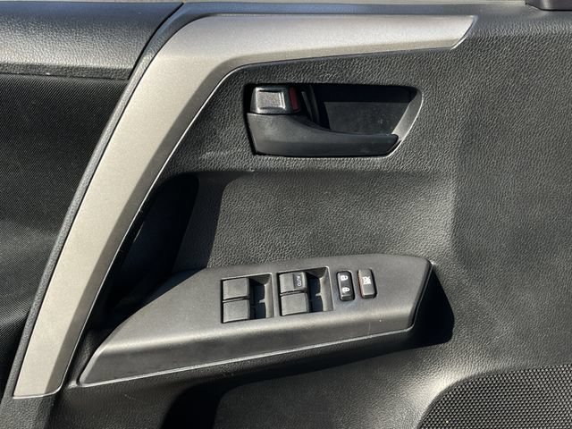 Used 2016 Toyota RAV4 LE FWD image 22