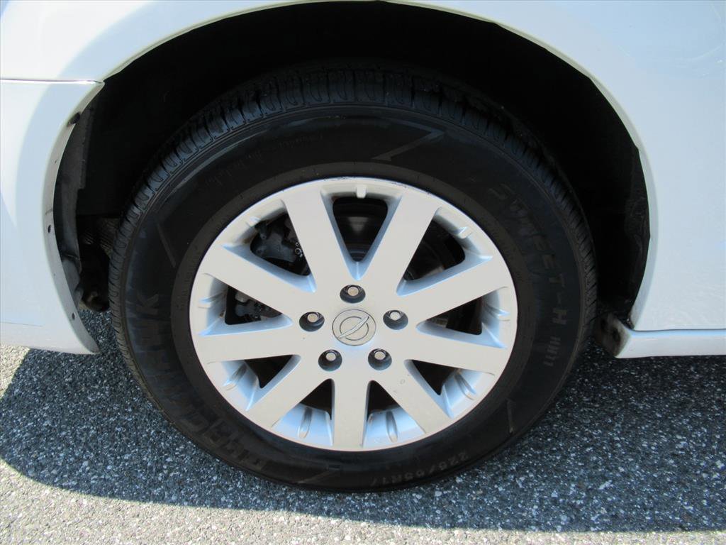 Used 2014 Chrysler Town & Country Touring image 8