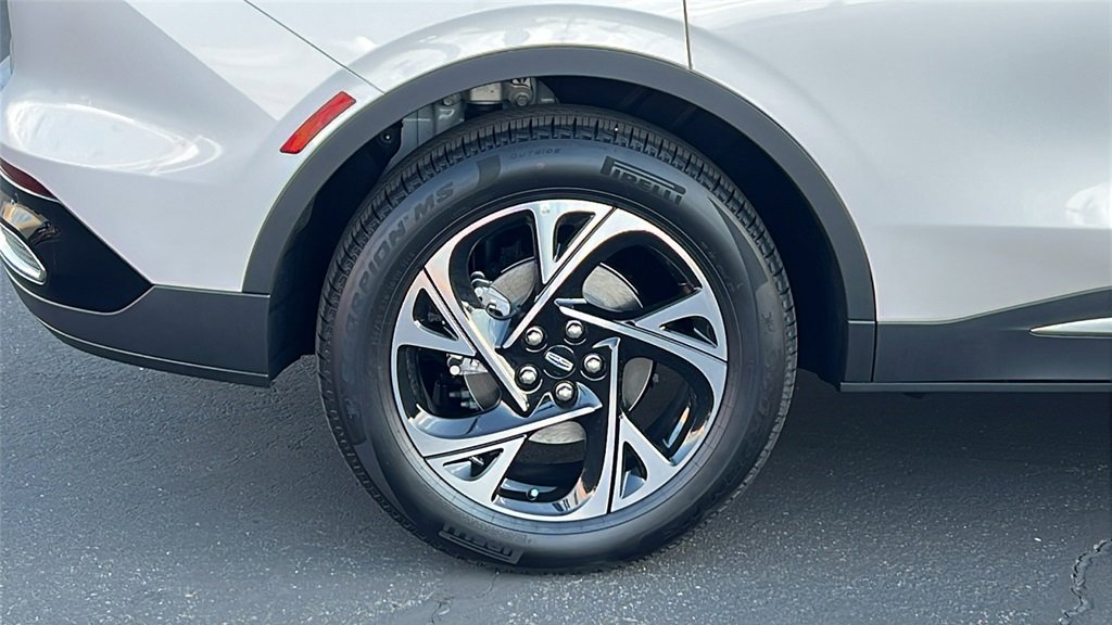 New 2026 Lincoln Nautilus Premier image 5