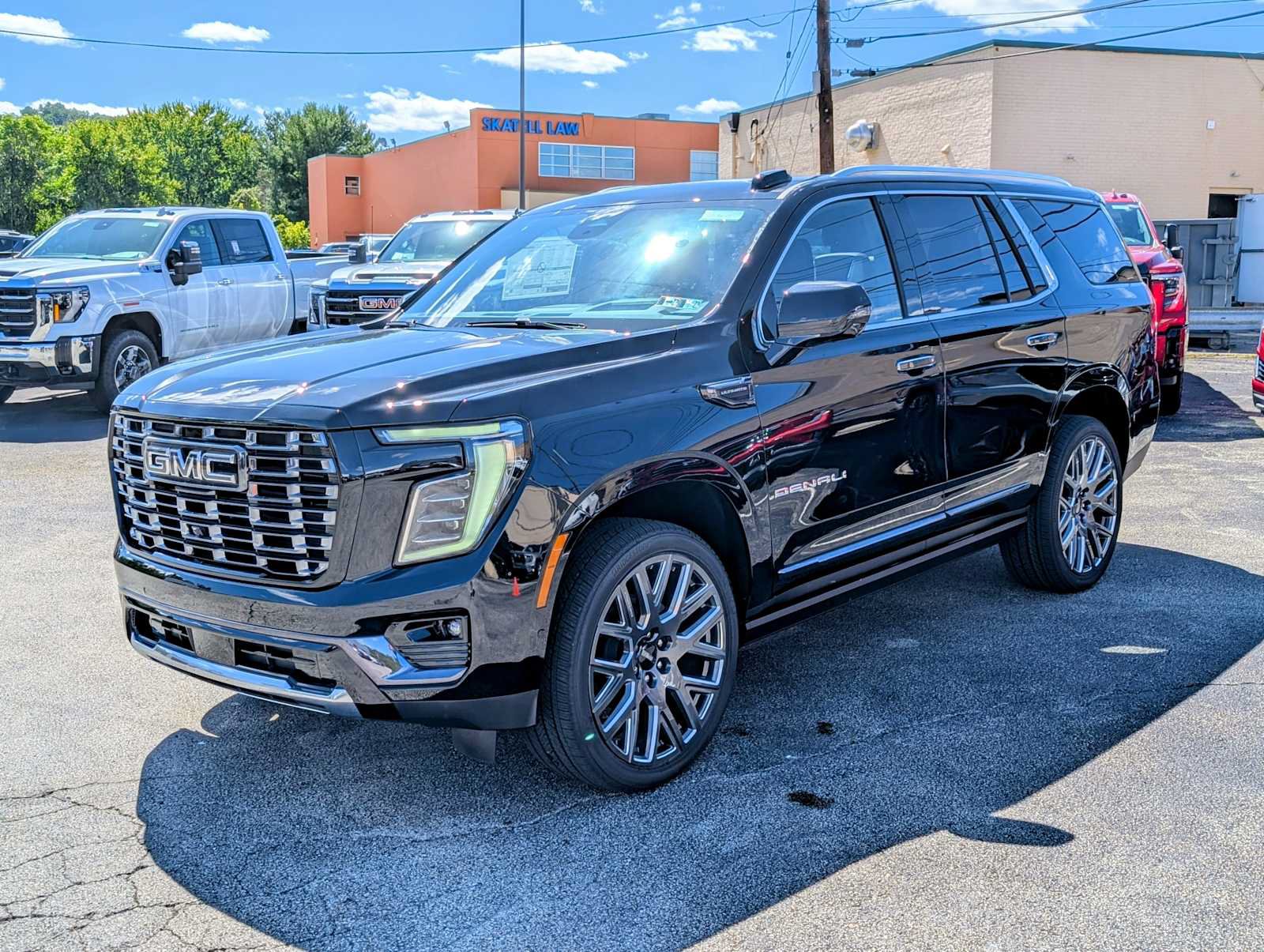 New 2026 GMC Yukon Denali Ultimate w/ LPO, Floor Liner Package AWD/4WD image 1