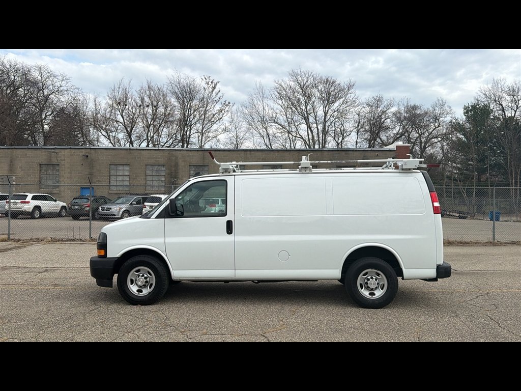 Used 2019 Chevrolet Express 2500 w/ Communications Package RWD image 3