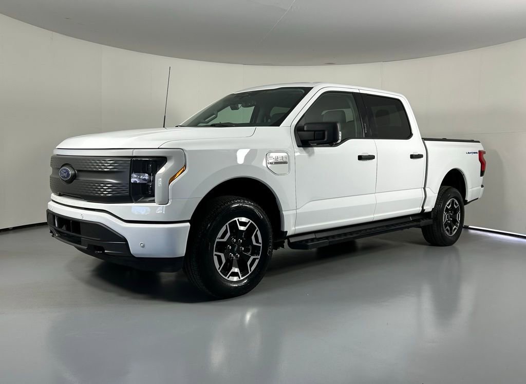 Used 2022 Ford F150 Lightning XLT image 3