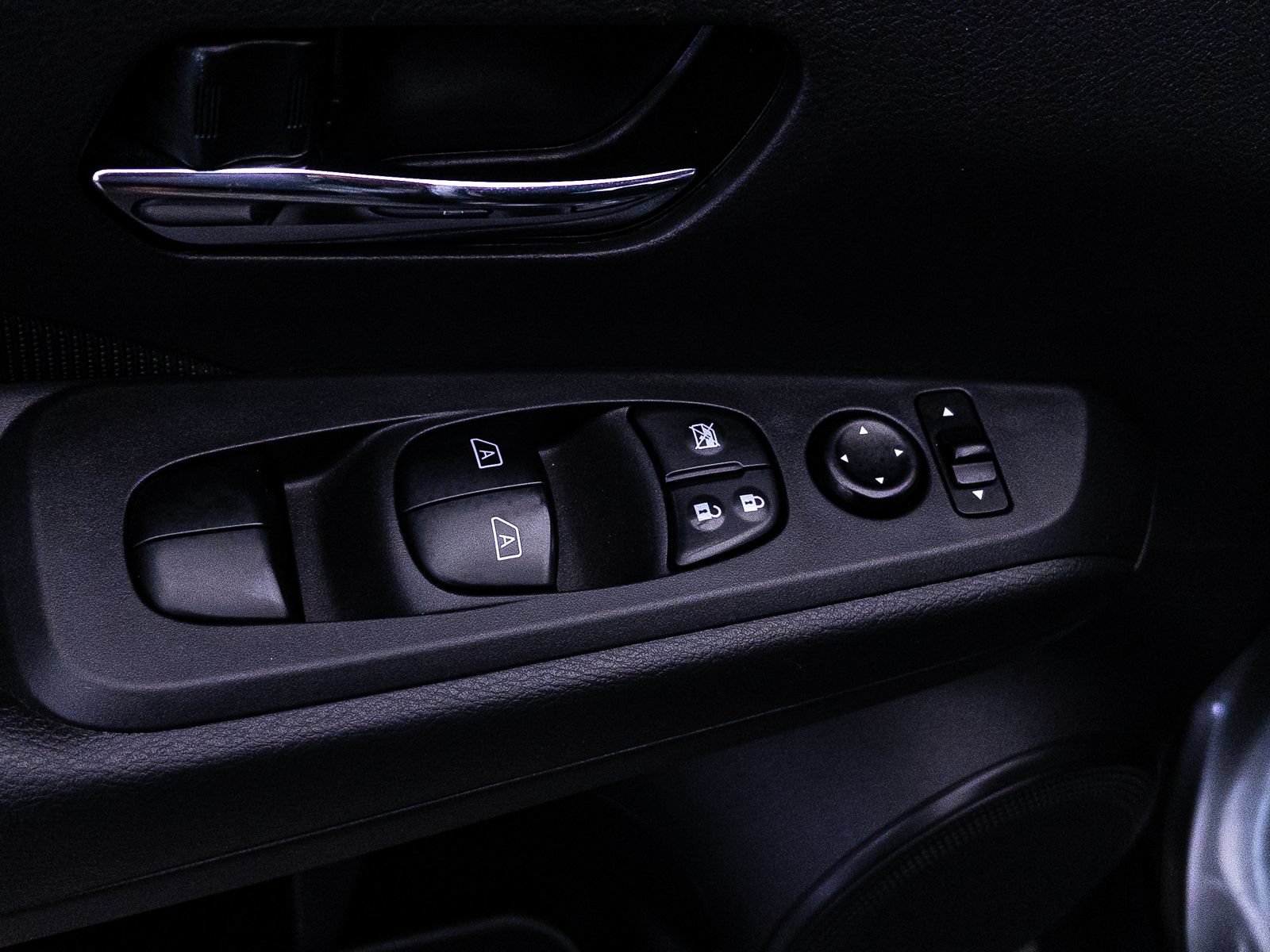 Used 2021 Nissan Kicks SV FWD image 16