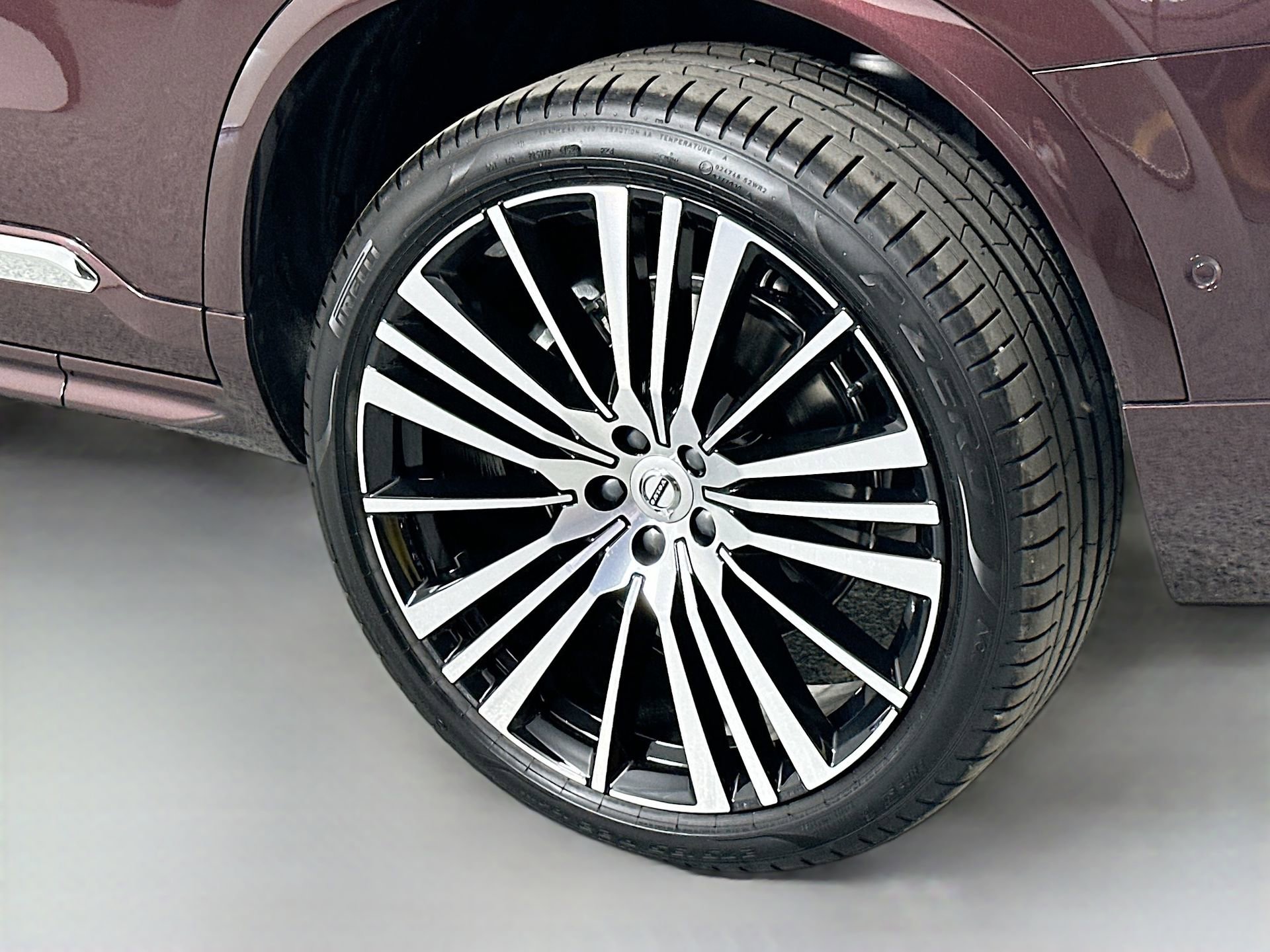 New 2026 Volvo XC90 B5 Plus w/ Protection Package Premier AWD/4WD image 9