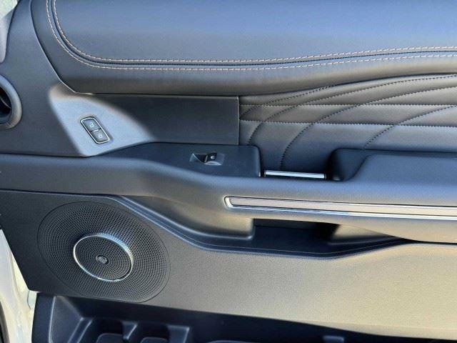 Used 2024 Ford Expedition Platinum RWD image 55