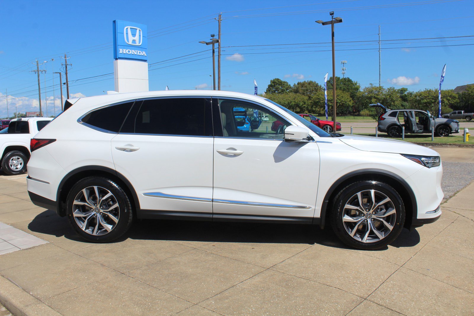 Certified 2023 Acura MDX w/ Technology Package FWD image 4