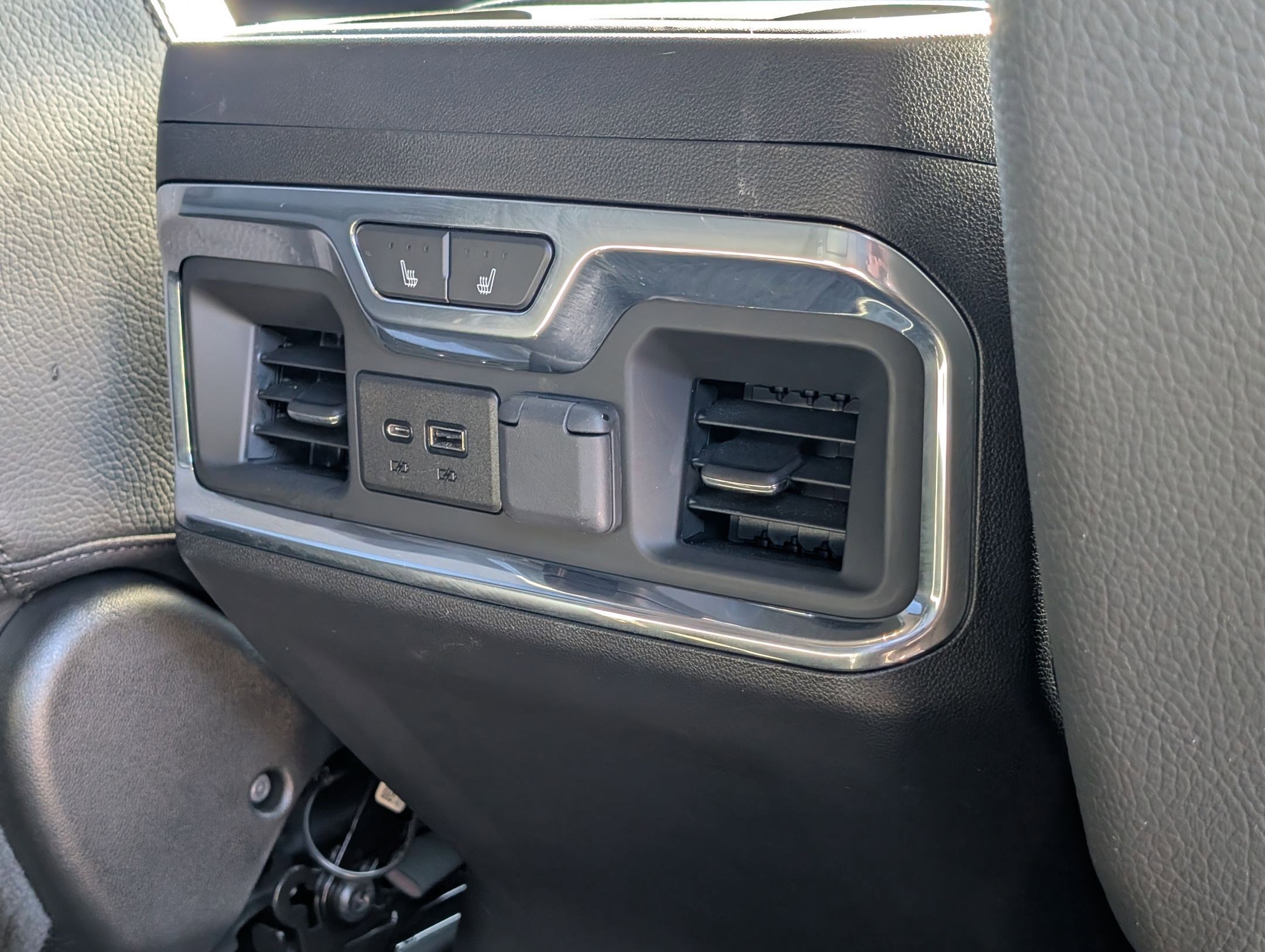 Used 2023 GMC Sierra 3500 Denali w/ Denali Ultimate Package image 29