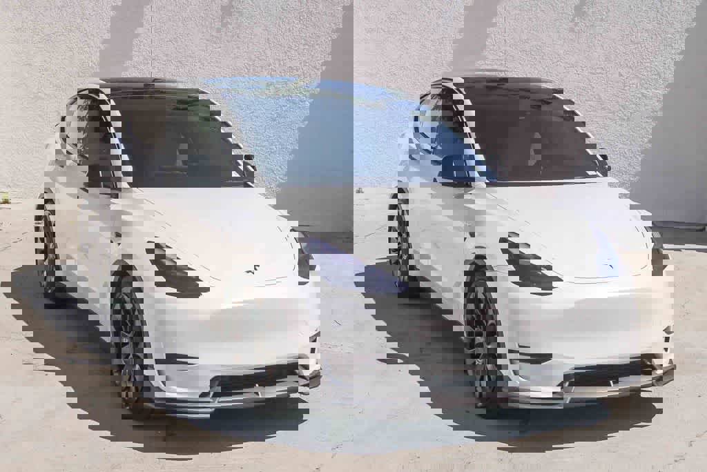 Used 2022 Tesla Model Y Performance image 3