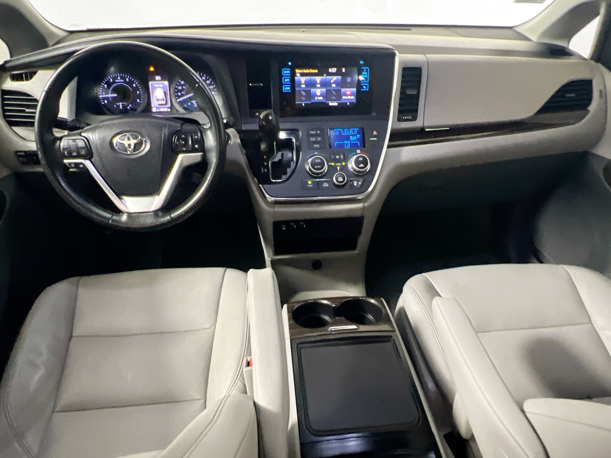Used 2015 Toyota Sienna XLE w/ XLE Navigation Package FWD image 29